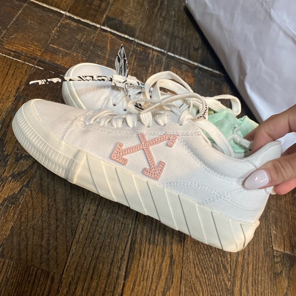 Off-white vulc low light pink sneakers